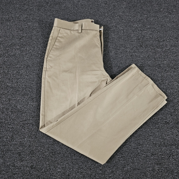 Dockers Other - Dockers D3 Classic Fit Khaki Pants Mens 36x32 Beige Straight